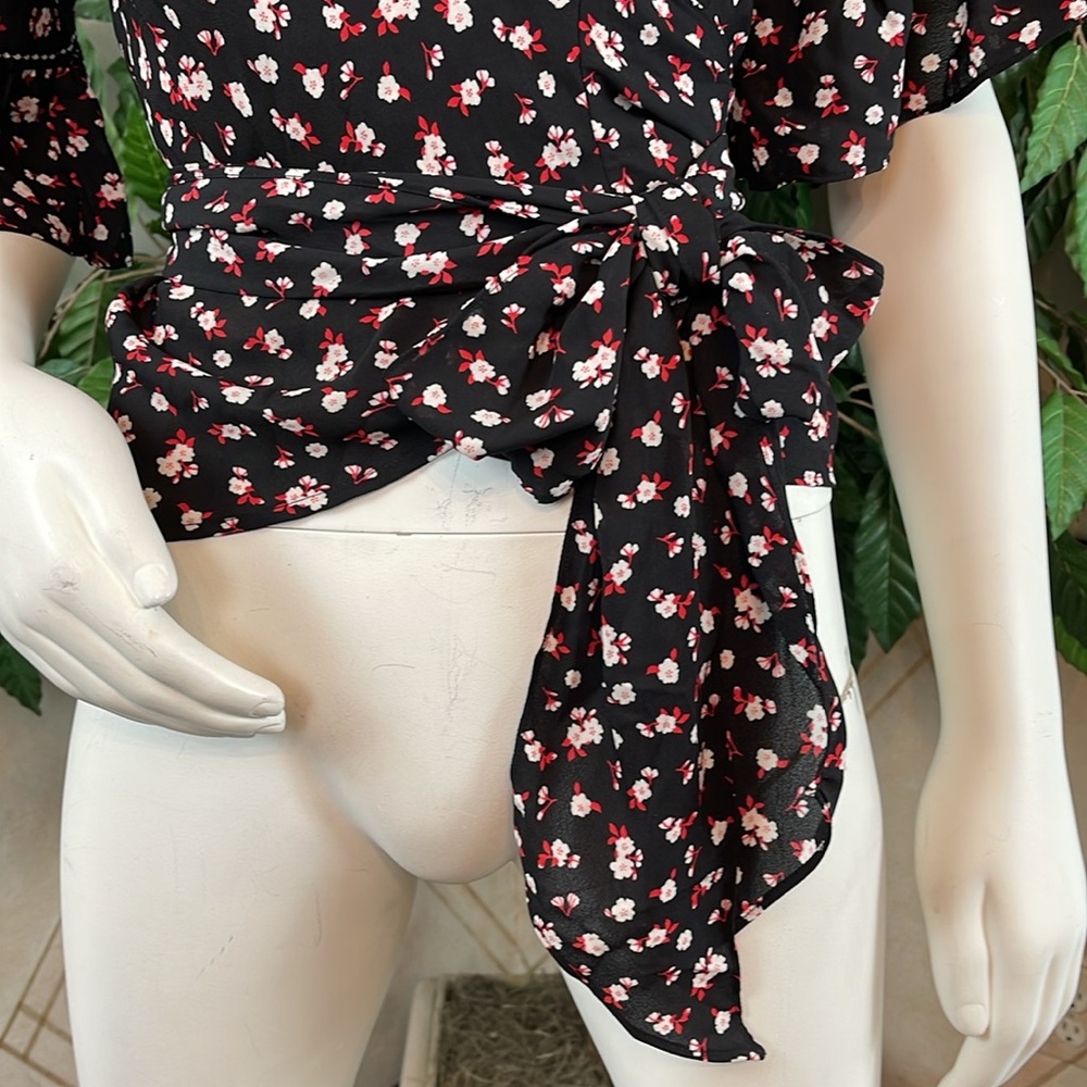 MAX STUDIO FLORAL RUFFLE SLEEVE WRAP TOP - Picture 3 of 10